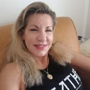 Meet your Posher, Cynthia